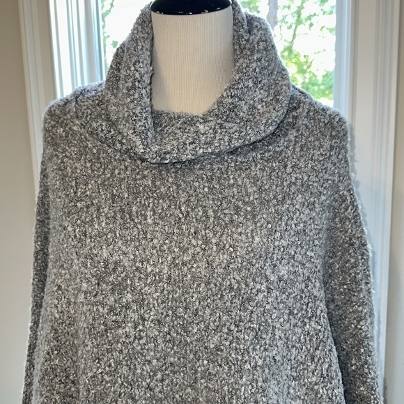 Free People Loose Fit Boucle Cowl neck Sweater, Size S/P, VGUC - Picture 2 of 8